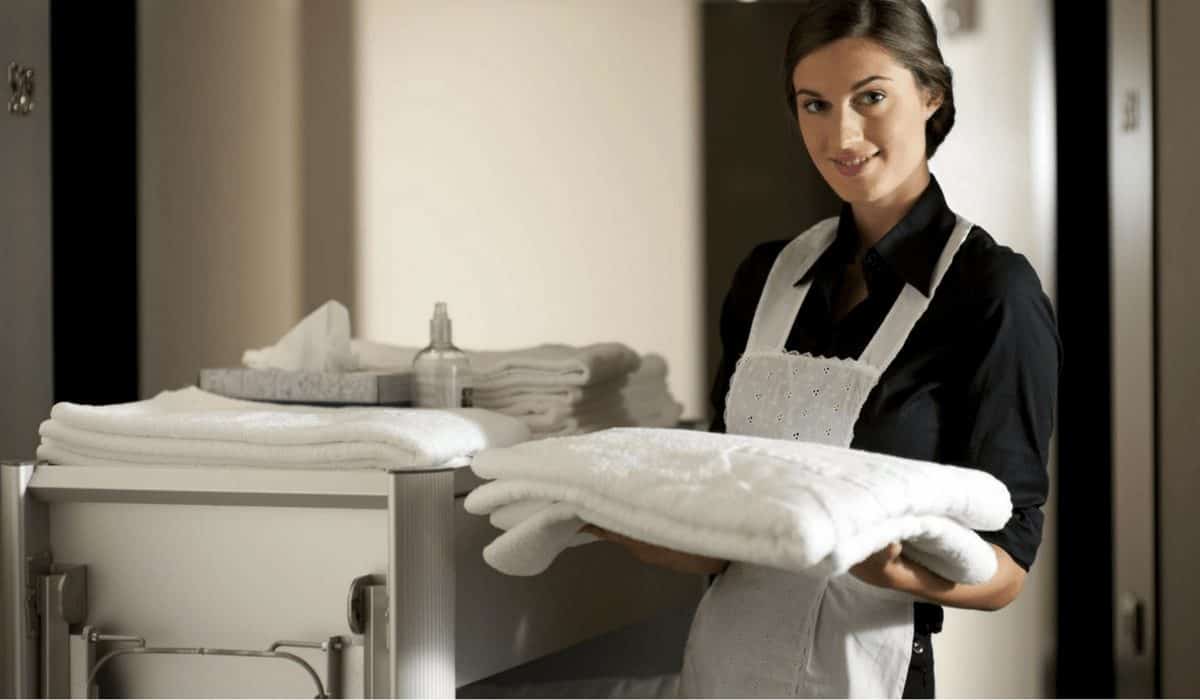 housekeeping staff London hotel room